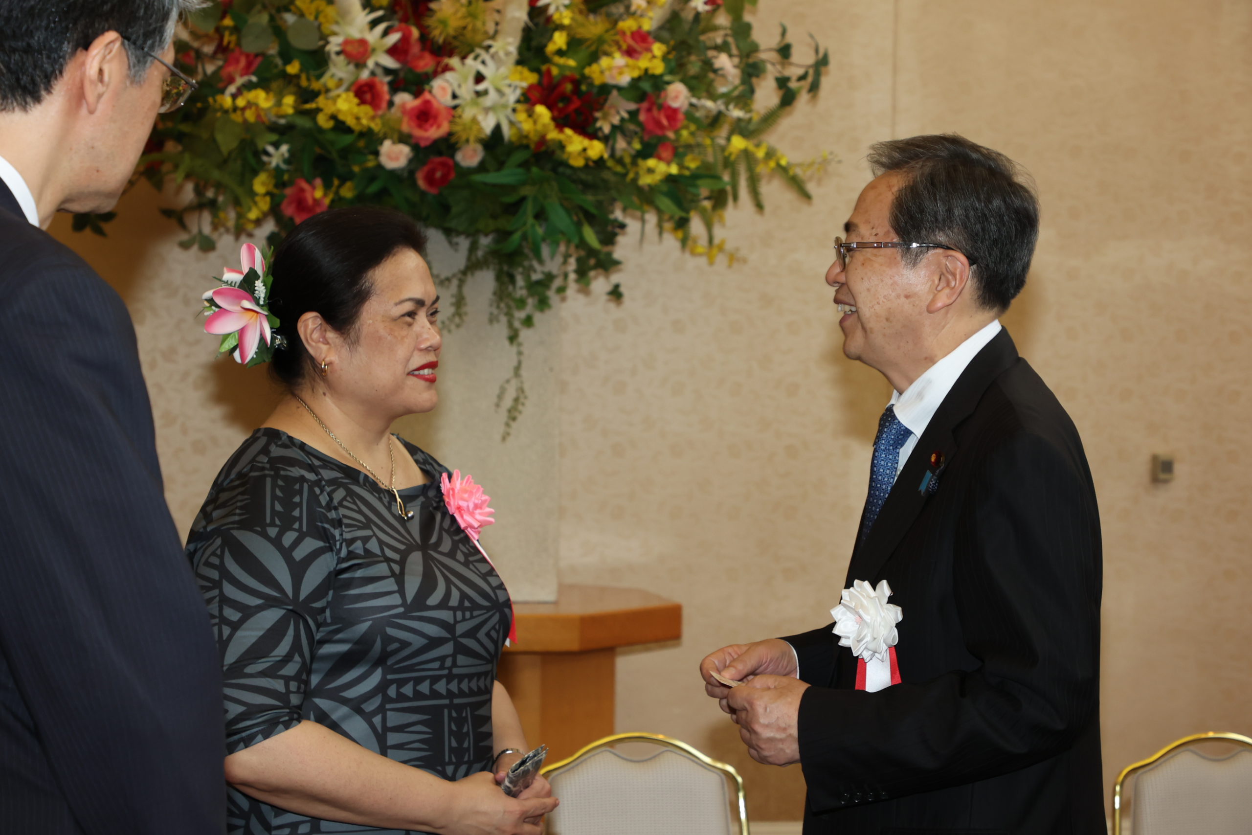 Ambassador Sila exchanges greetings with Hon. Saito Tetsuo, Minister of Land, Infrastructure, Transport and Tourism